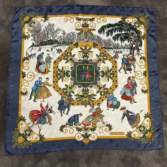 Hermes Carrie 90 Joies d’Hiver silk holiday scarf - Picture 2 of 8